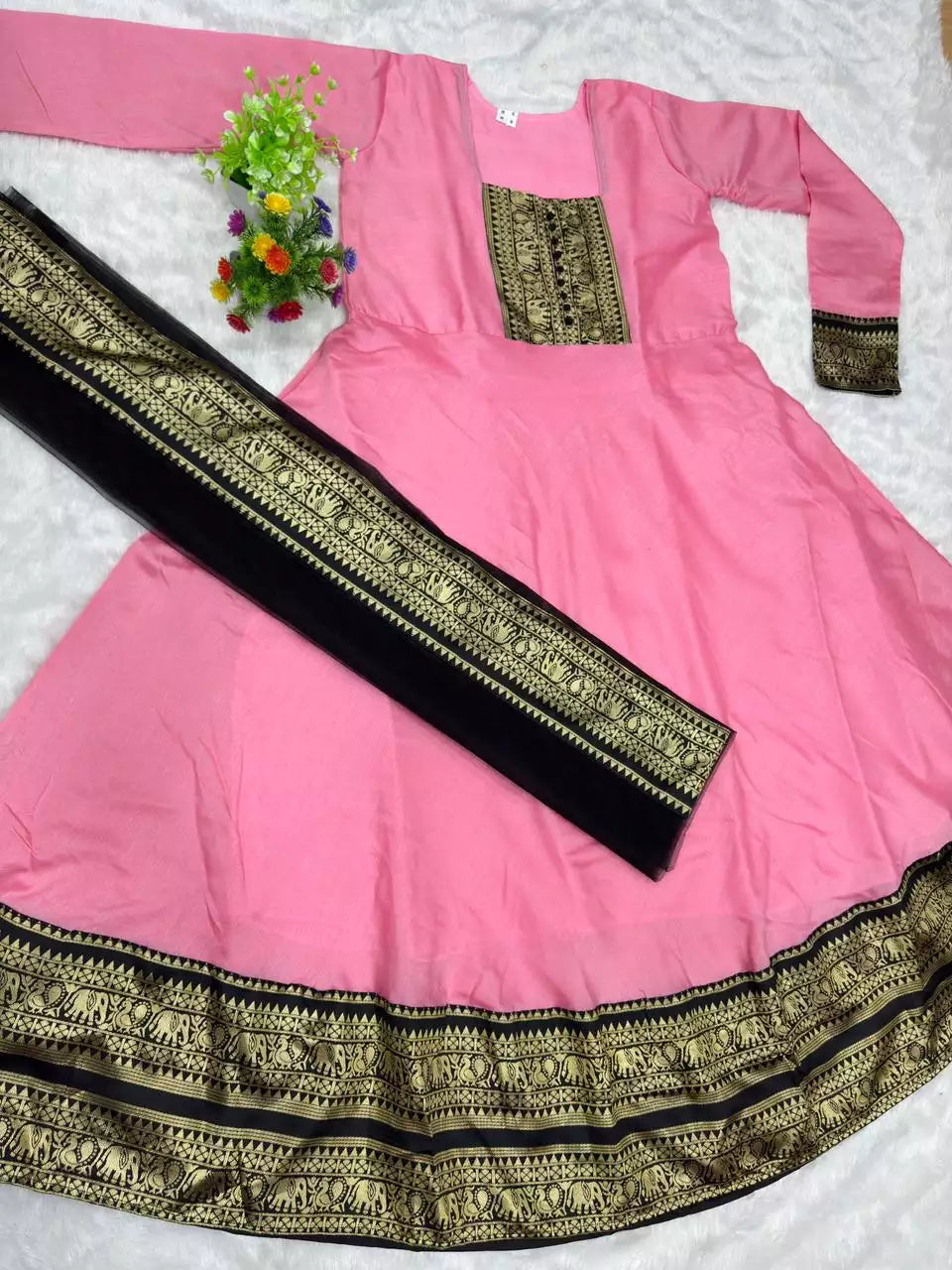 Vichitra Maxi Kurti with Jacquard Border Dupatta