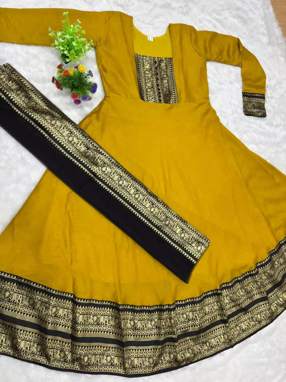 Vichitra Maxi Kurti with Jacquard Border Dupatta Combo